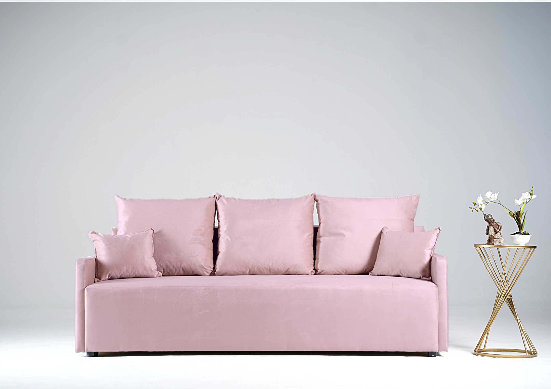 Różowa mała kanapa rozkładana